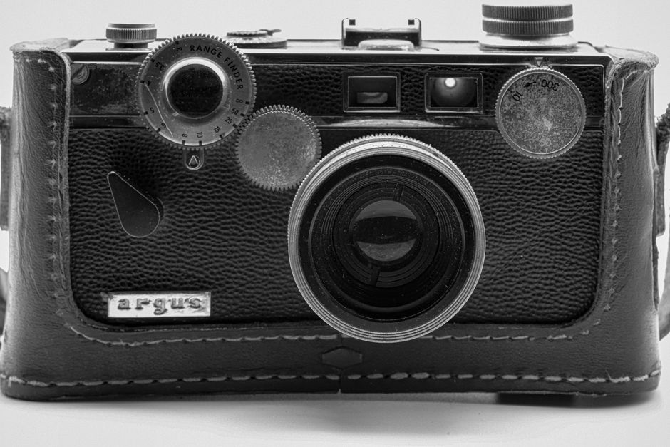 How Much Does Classic Rangefinders & SLRs Really Cost in 2026? Budget & Gear